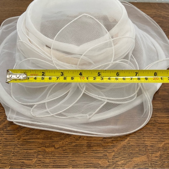 VINTAGE BETMAR NEW YORK TULLE SHEER DERBY FANCY SUN WOMENS WHITE RESORT HAT - Picture 11 of 16